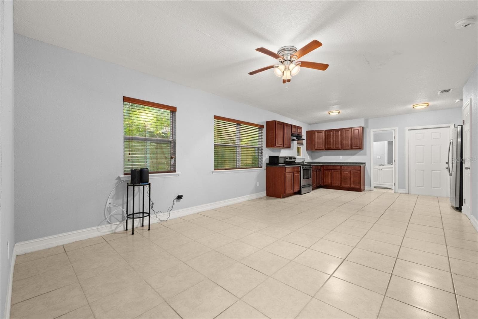 Single Family Residence at 617 CITRUS ST, ORLANDO, photo 6 of 35
