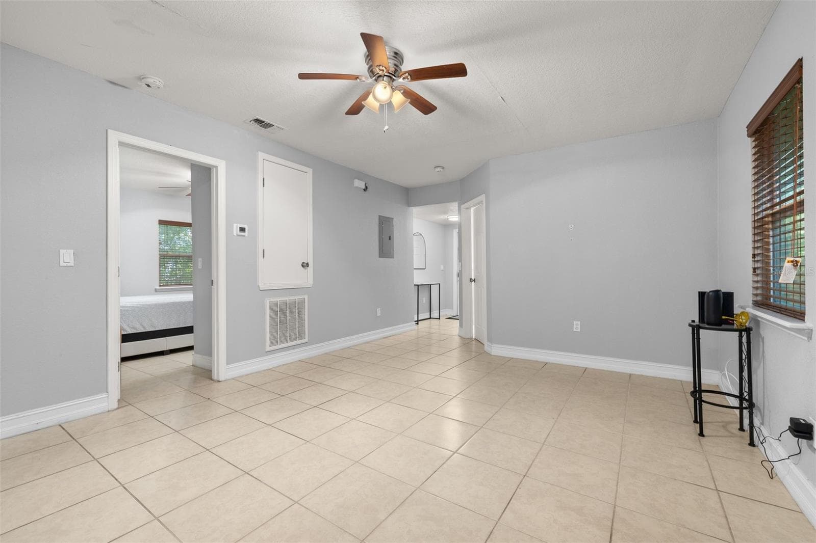 Single Family Residence at 617 CITRUS ST, ORLANDO, photo 8 of 35