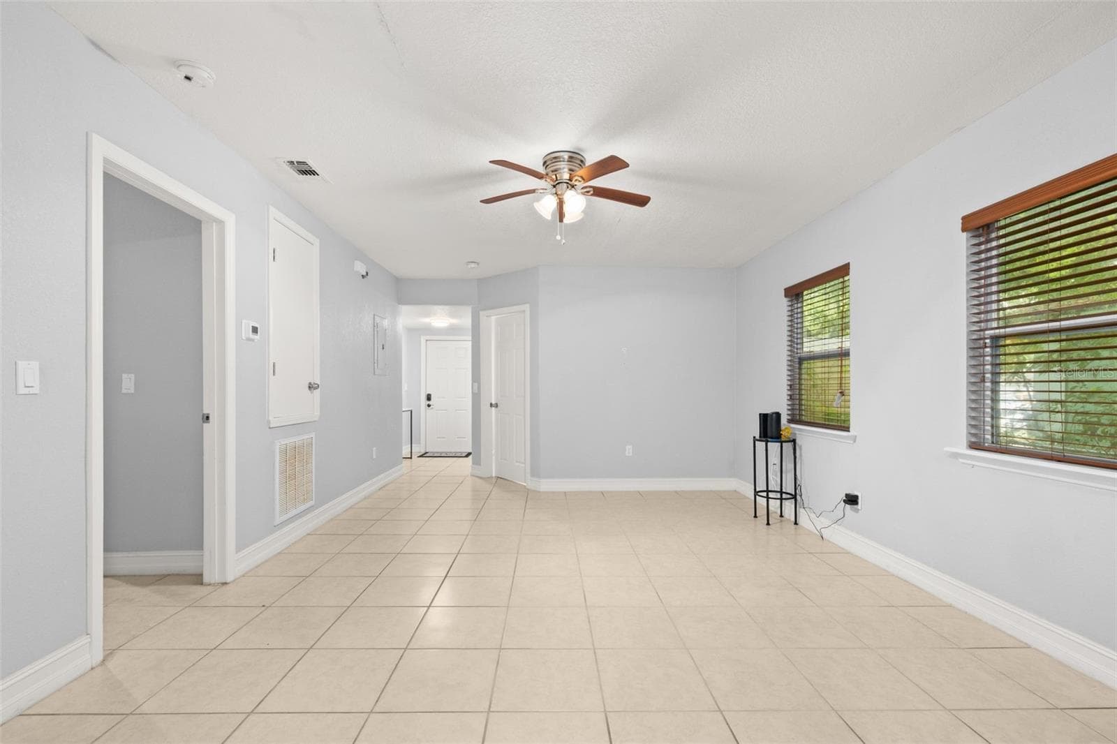 Single Family Residence at 617 CITRUS ST, ORLANDO, photo 9 of 35