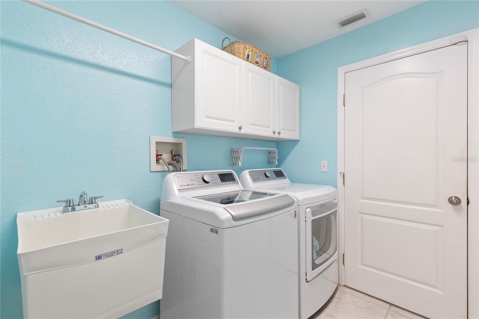 Single Family Residence at 2972 GLENPARK RD, PALM HARBOR, photo 29 of 43