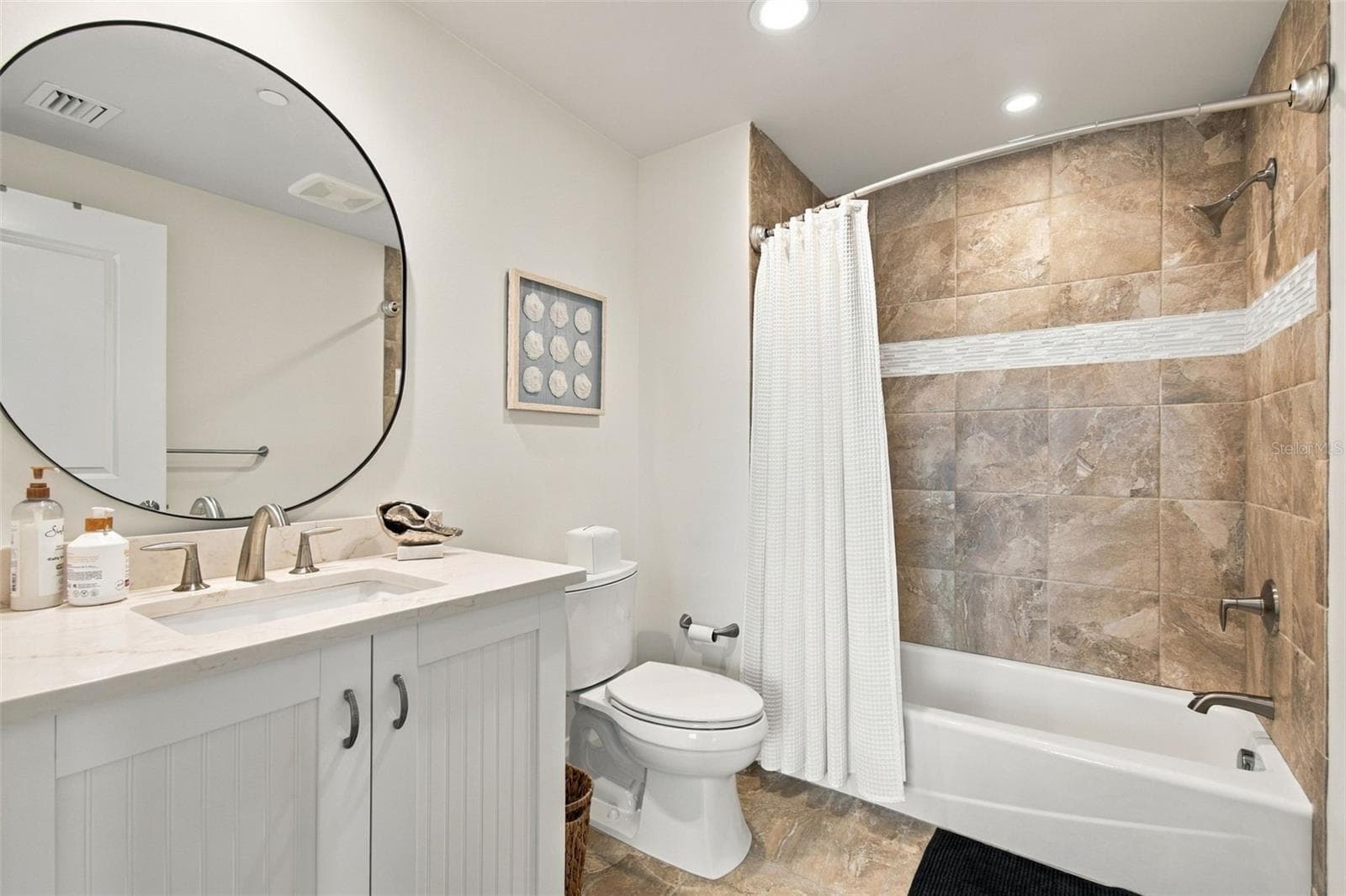 Bedroom 3 Ensuite bathroom - 650 COLLANY RD #406, TIERRA VERDE