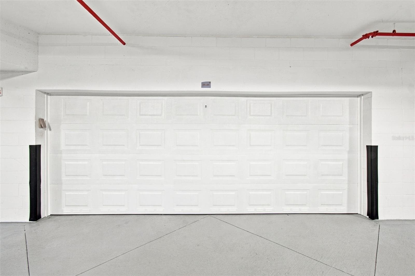 Oversized Dbl. car garage - 650 COLLANY RD #406, TIERRA VERDE