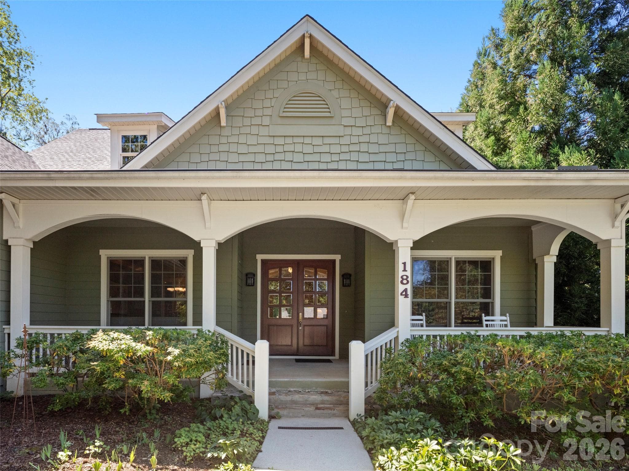 Single Family Residence at 184 Benhurst Court, Hendersonville, photo 2 of 28