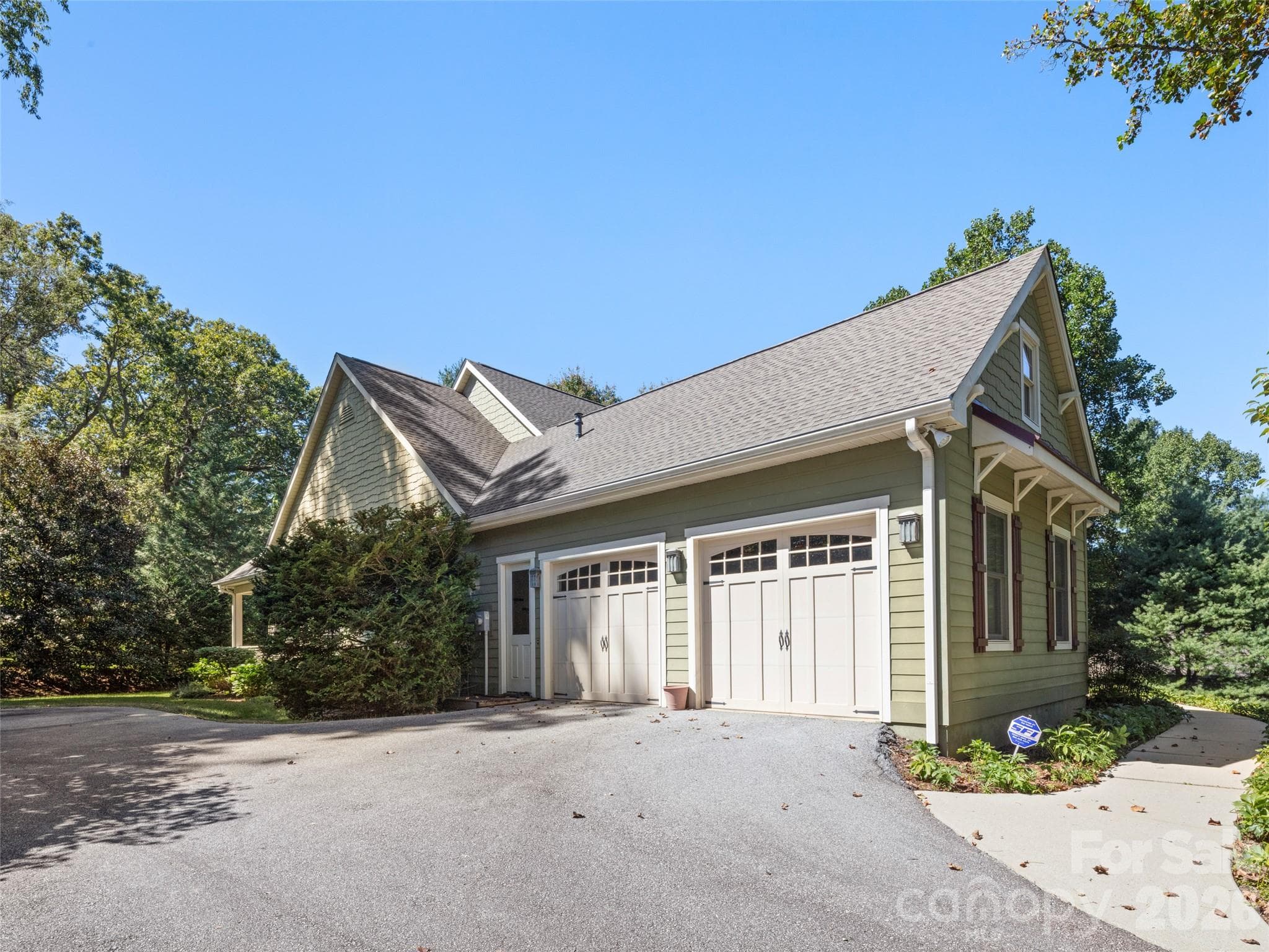 Single Family Residence at 184 Benhurst Court, Hendersonville, photo 5 of 28
