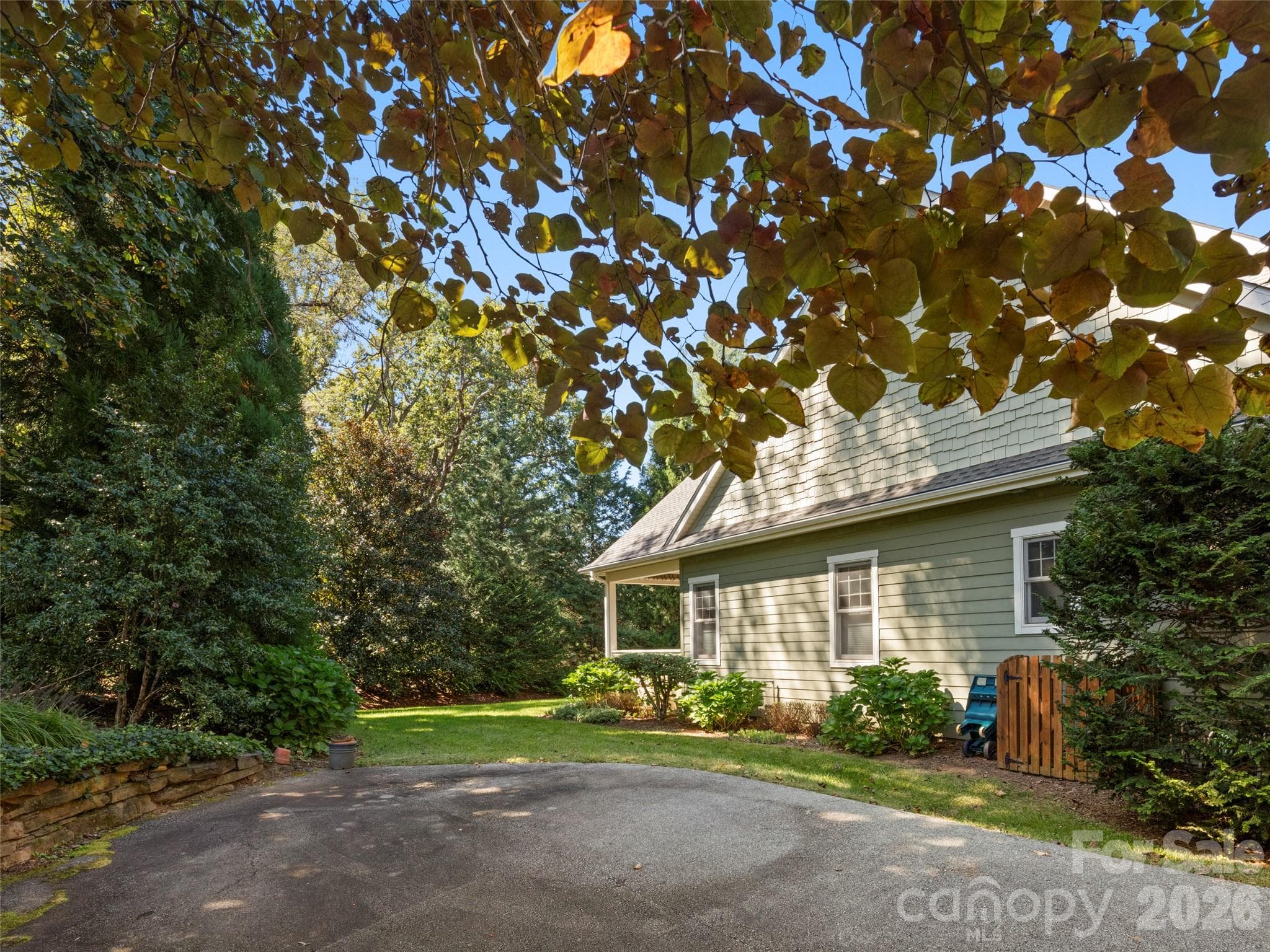 Single Family Residence at 184 Benhurst Court, Hendersonville, photo 26 of 28