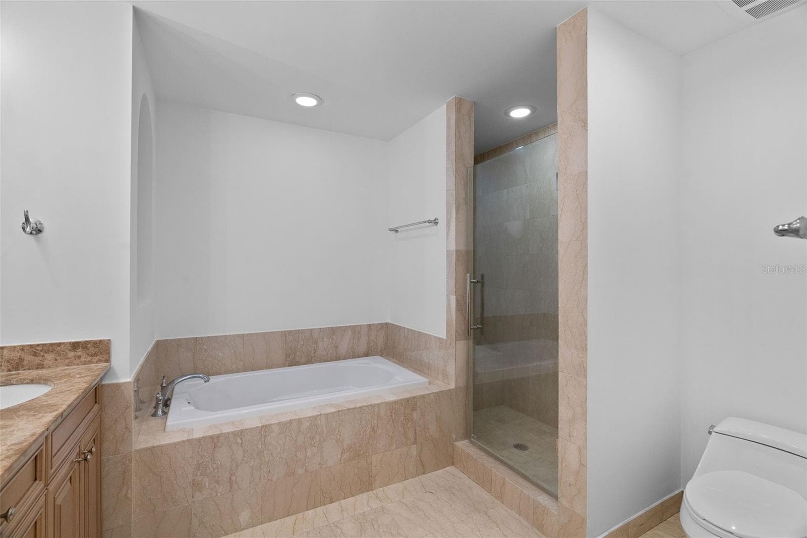 Townhouse at 300 BEACH DR NE #309, ST PETERSBURG, photo 16 of 41