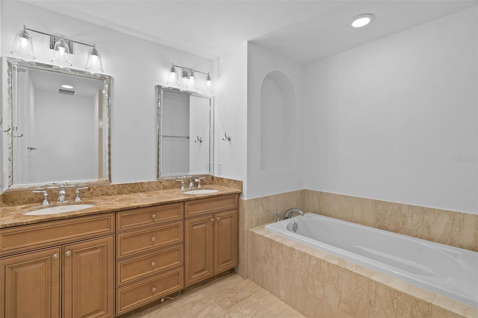 Townhouse at 300 BEACH DR NE #309, ST PETERSBURG, photo 17 of 41