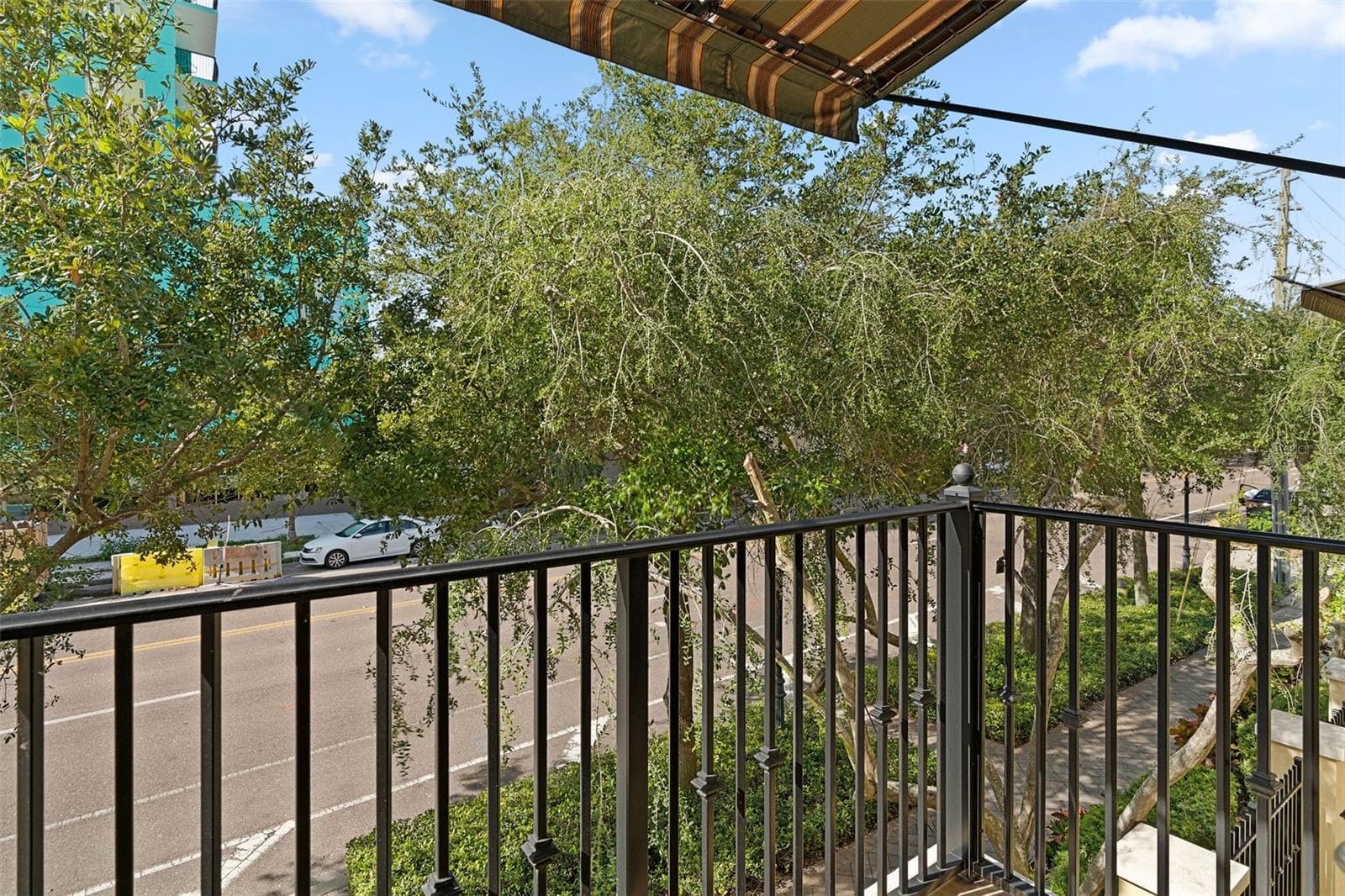 Townhouse at 300 BEACH DR NE #309, ST PETERSBURG, photo 20 of 41