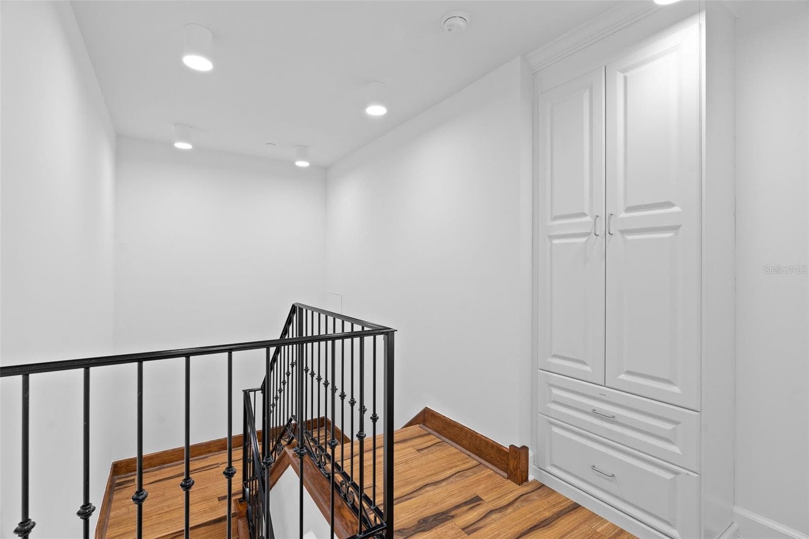 Townhouse at 300 BEACH DR NE #309, ST PETERSBURG, photo 25 of 41