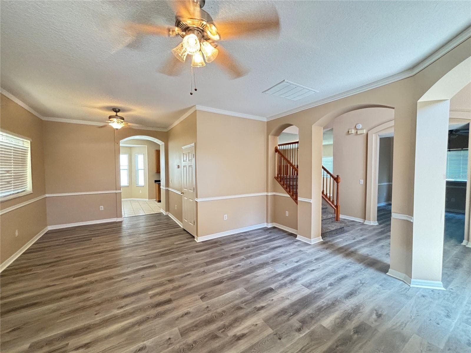 Single Family Residence at 18931 FISHERMANS BEND DR, LUTZ, photo 4 of 22