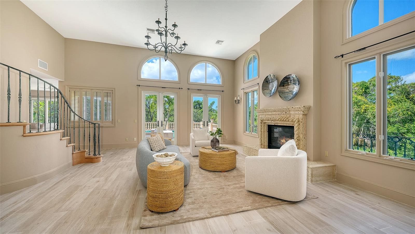 Dramatic 14 foot vaulted ceilings, arched windows and abundant natural light define the elegant main living space. - 168 COASTAL HAMMOCK CT, OSPREY