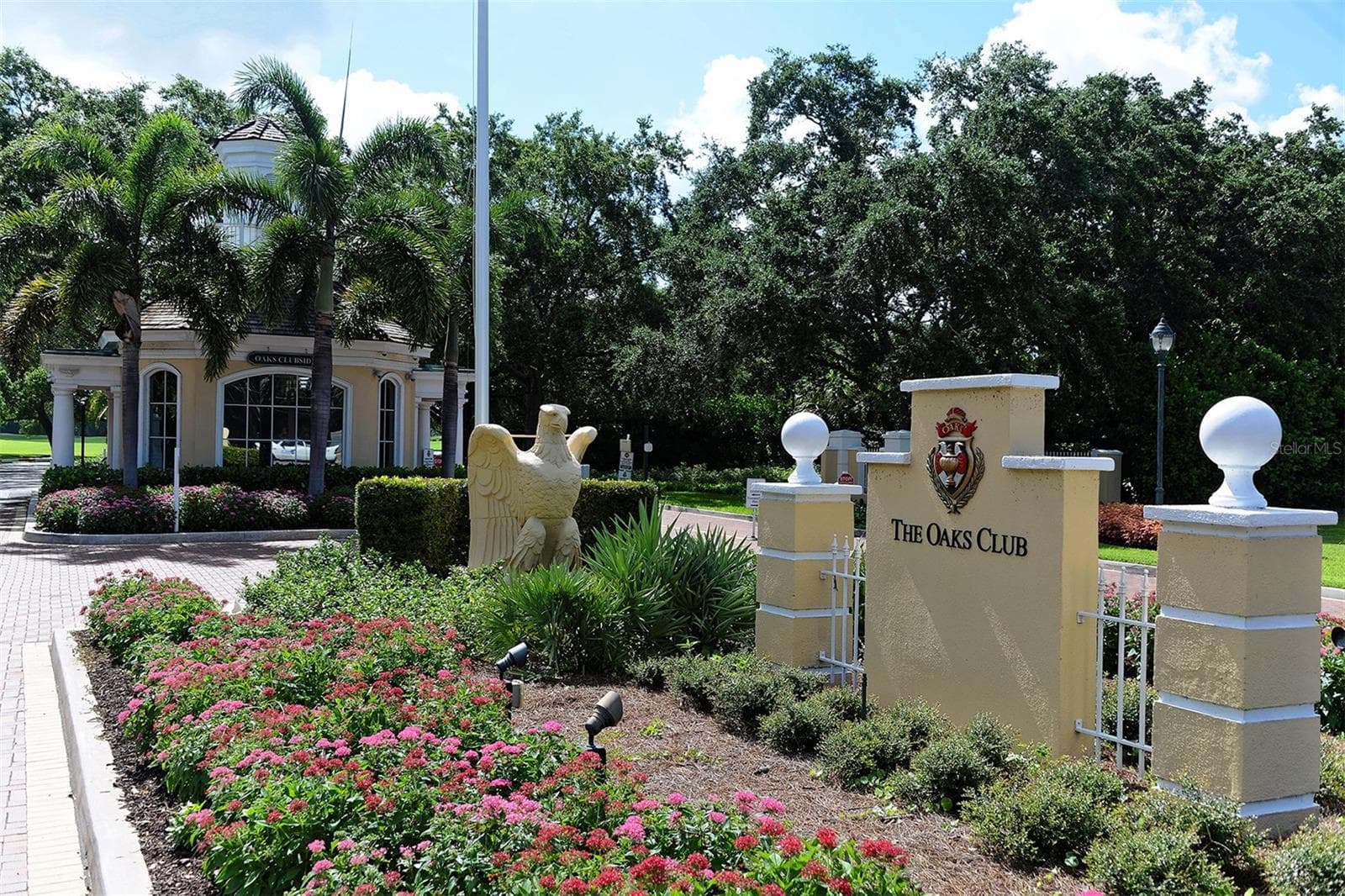 A prestigious gated setting offering privacy, natural beauty and access to The Oaks' celebrated private club lifestyle. - 168 COASTAL HAMMOCK CT, OSPREY