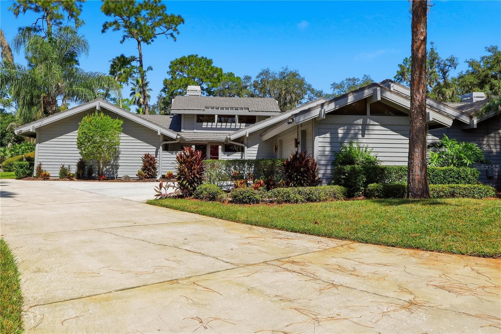 Single Family Residence at 5355 COBBLESTONE CT, WESLEY CHAPEL, photo 3 of 34