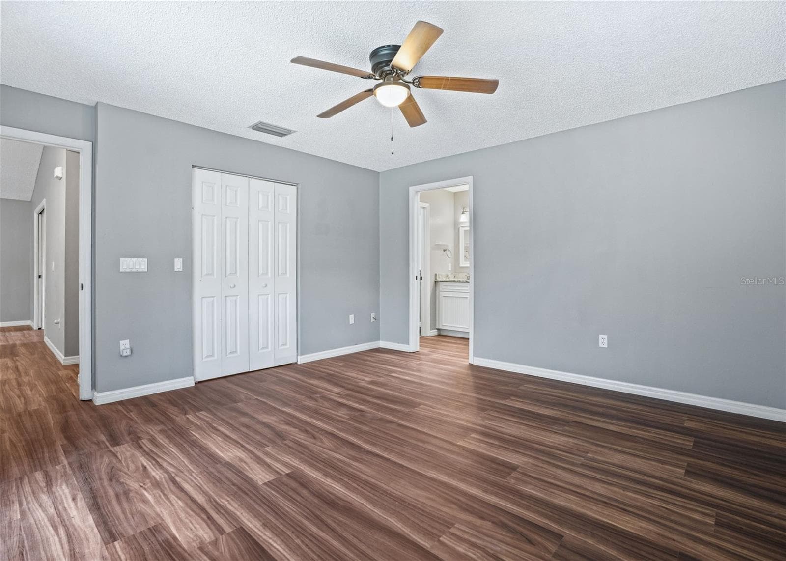 Primary suite w/Walk in closet - 17832 SE 115TH CT, SUMMERFIELD