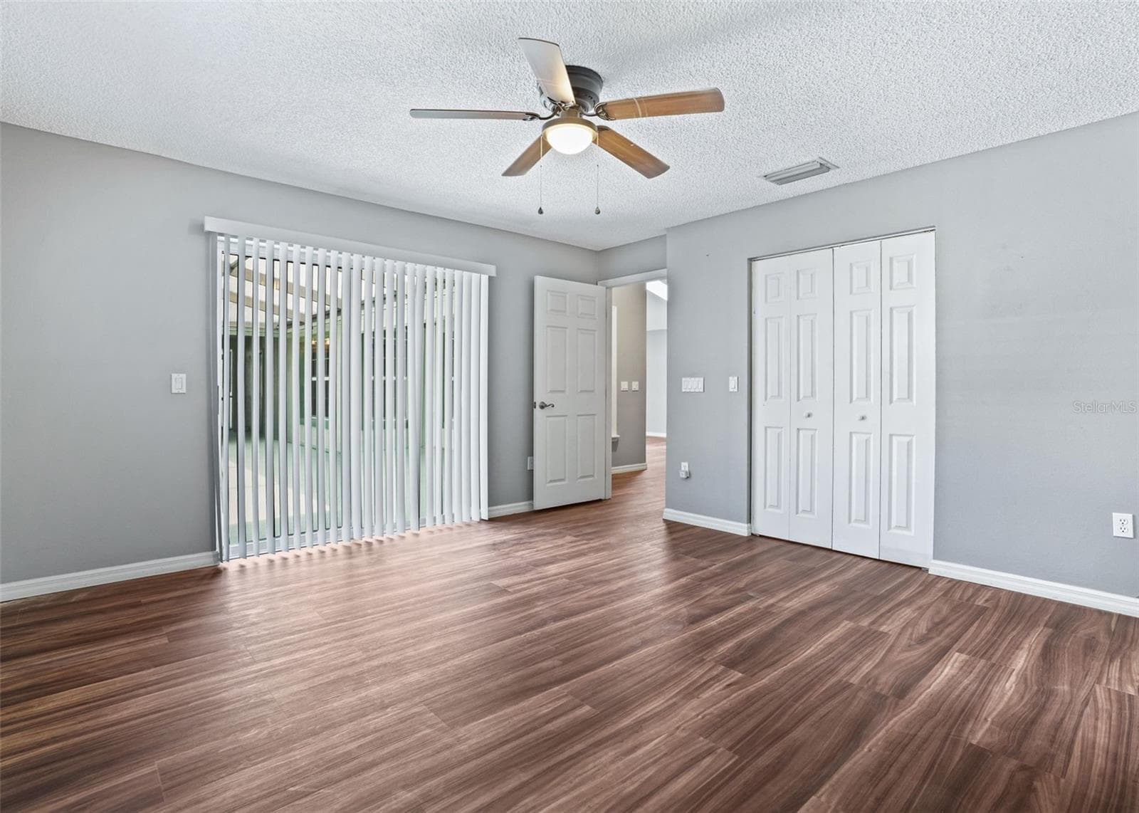 Primary Suite w/Access to Courtyard - 17832 SE 115TH CT, SUMMERFIELD