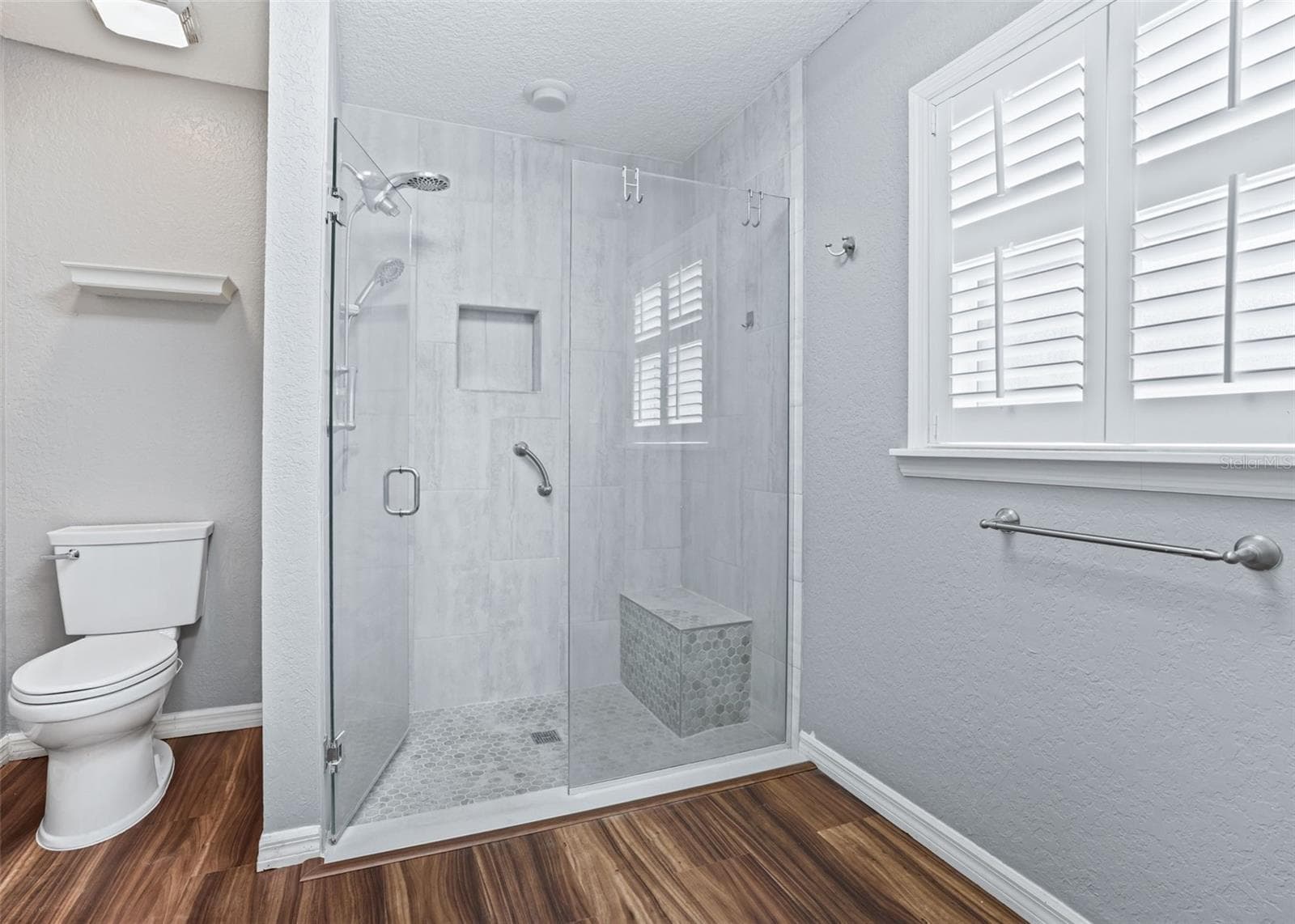 En suite w/Walk in shower - 17832 SE 115TH CT, SUMMERFIELD