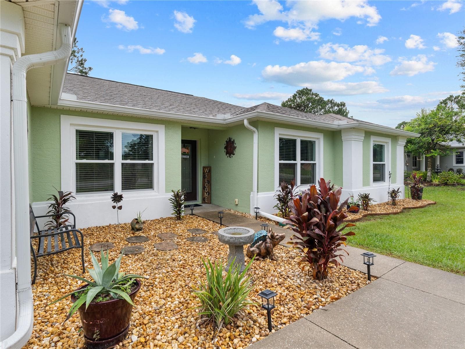 206 LONDON DR