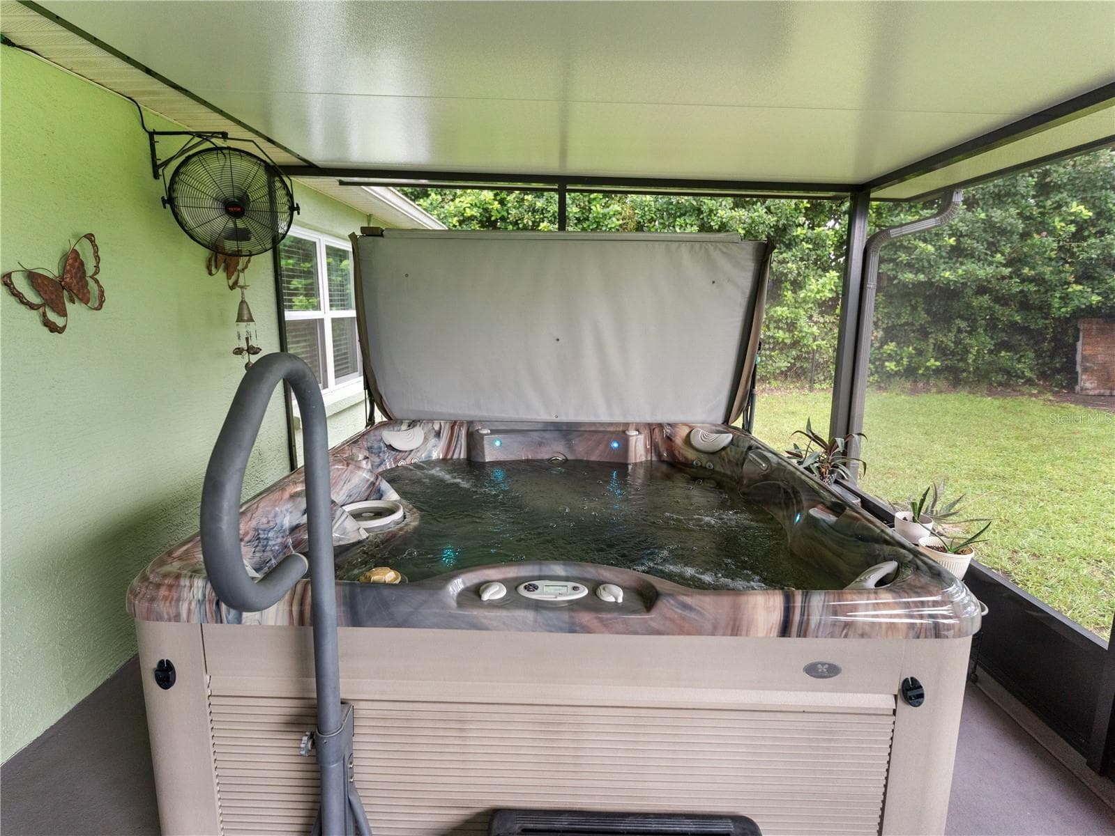 Jacuzzi spa - 206 LONDON DR, PALM COAST