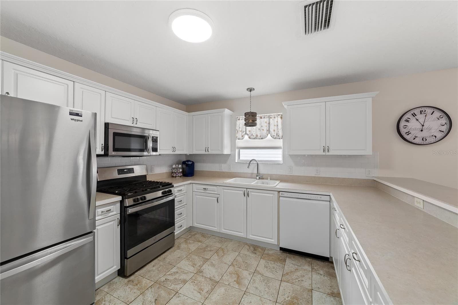 Villa at 7618 SE 171ST SUN VALLEY PL, THE VILLAGES, photo 10 of 46
