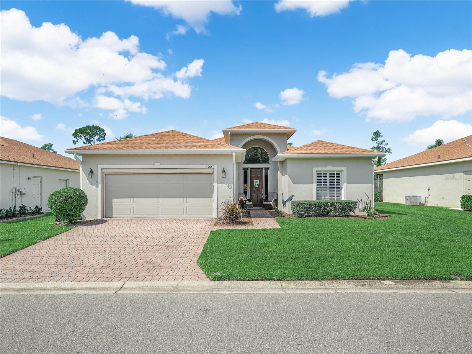 4227 BERWICK DR