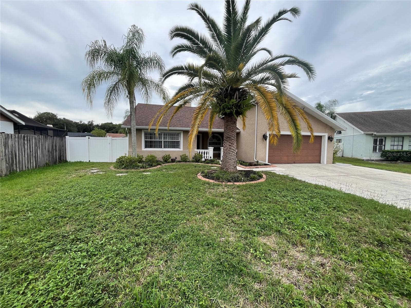 Single Family Residence at 12005 MISTY BROOK CT, TAMPA, photo 4 of 51