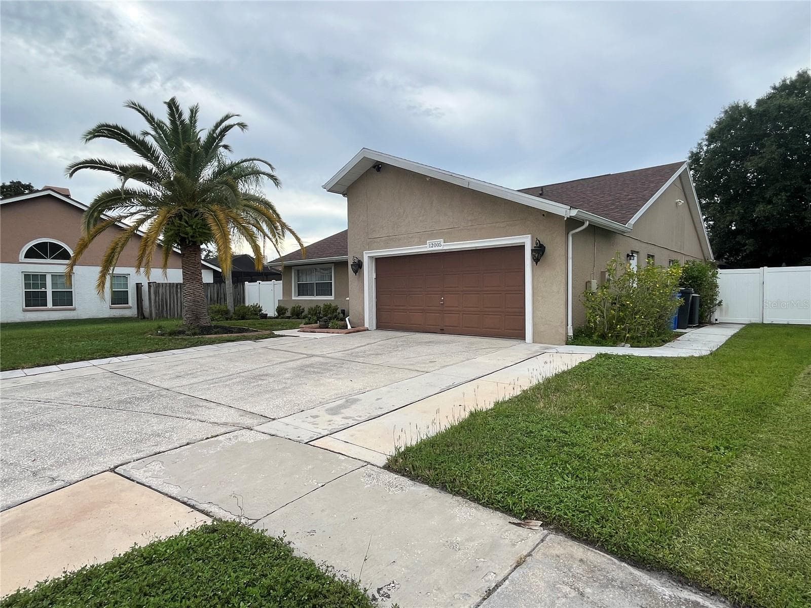 Single Family Residence at 12005 MISTY BROOK CT, TAMPA, photo 6 of 51