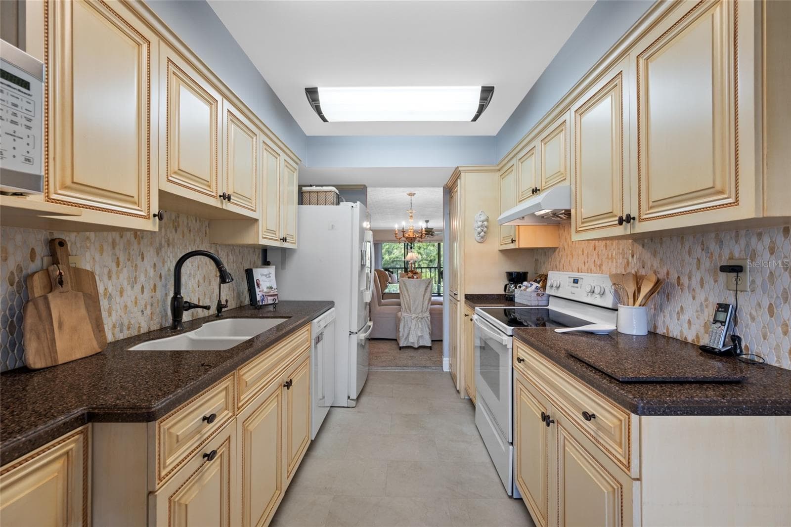 Custom Cabinetry, Granite Countertops, Tile Backsplash - 2700 COVE CAY DR #1-3B, CLEARWATER