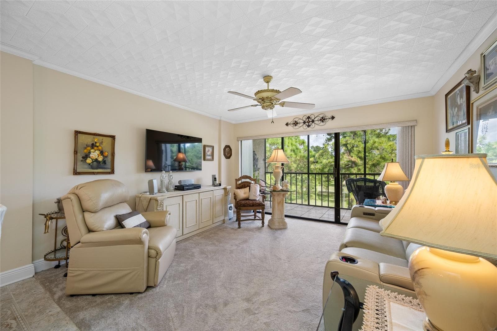 Living Area with direct access to the lanai - 2700 COVE CAY DR #1-3B, CLEARWATER