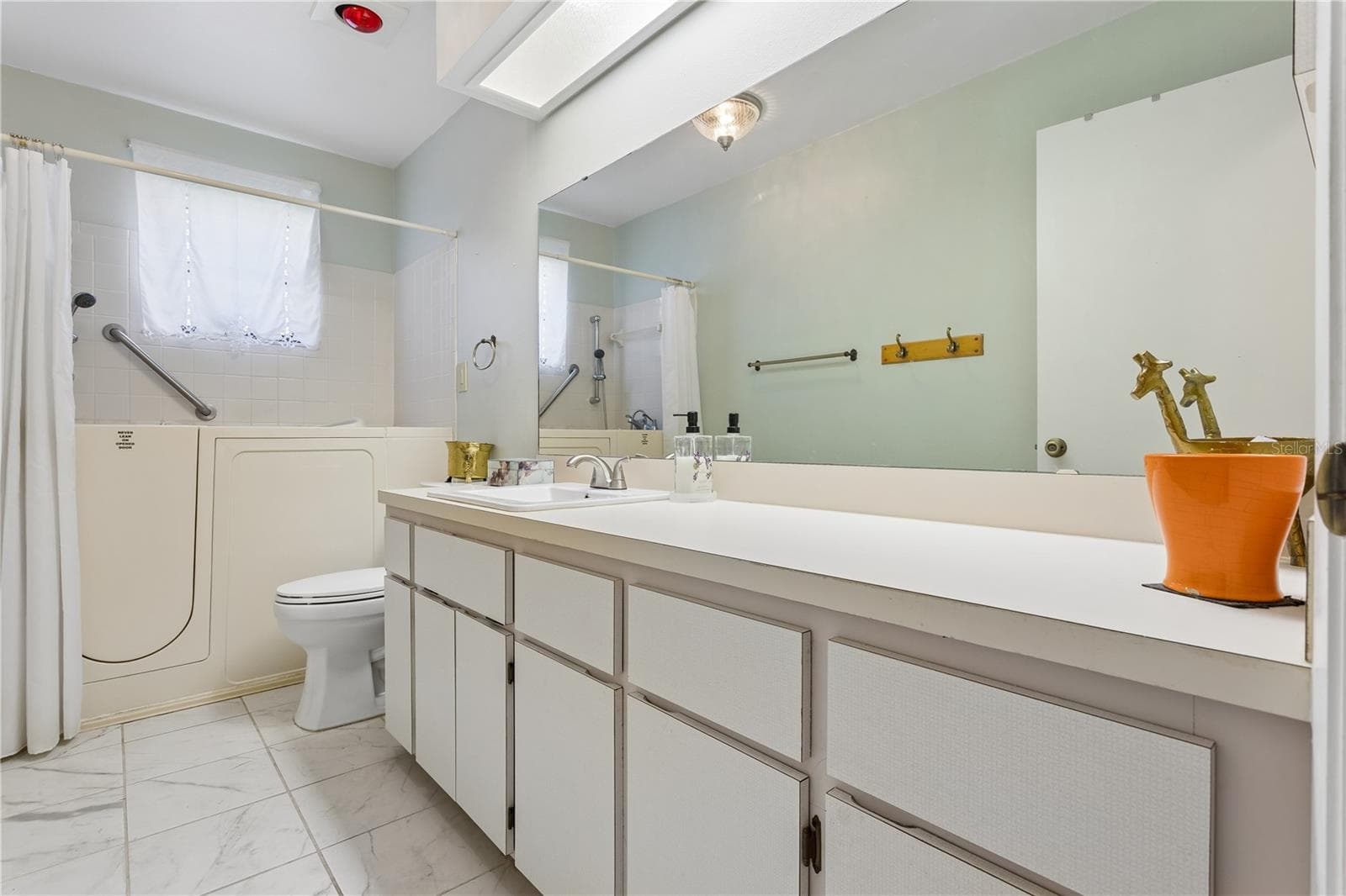 Guest bath with a walk-in tub for soaking those aching muscles. - 803 DUNDEE CIR #803, LEESBURG