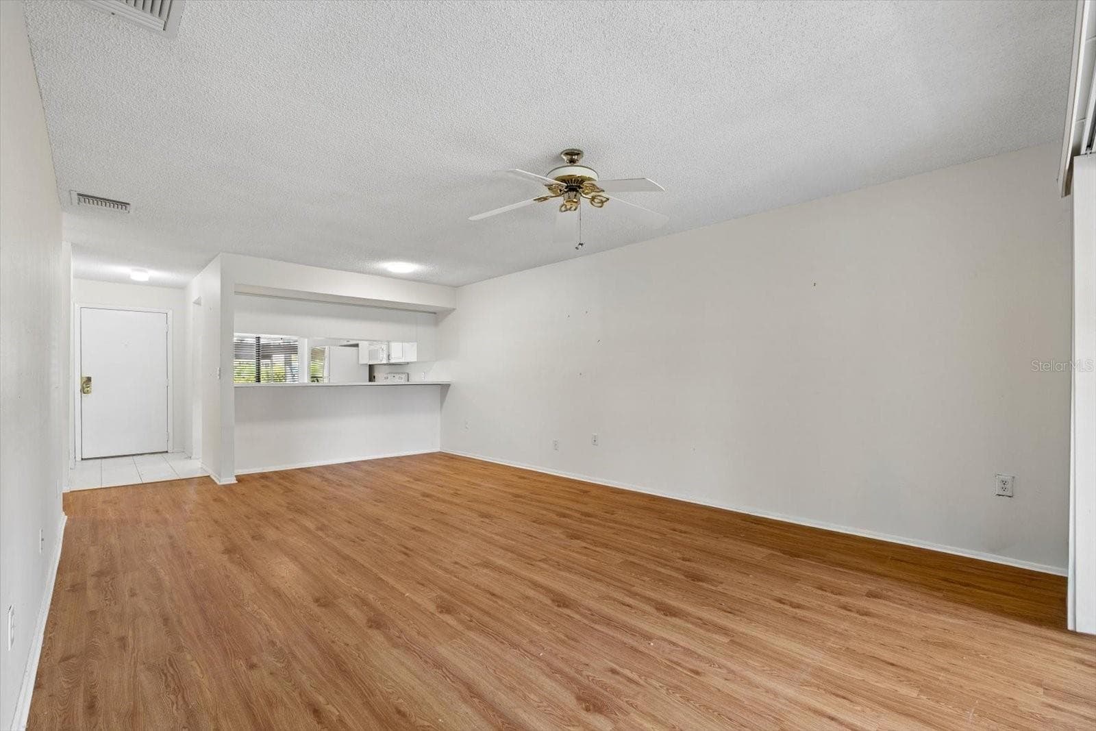 Living Room to Kitchen and Front Door - 821 3RD AVE SW #15/7, LARGO