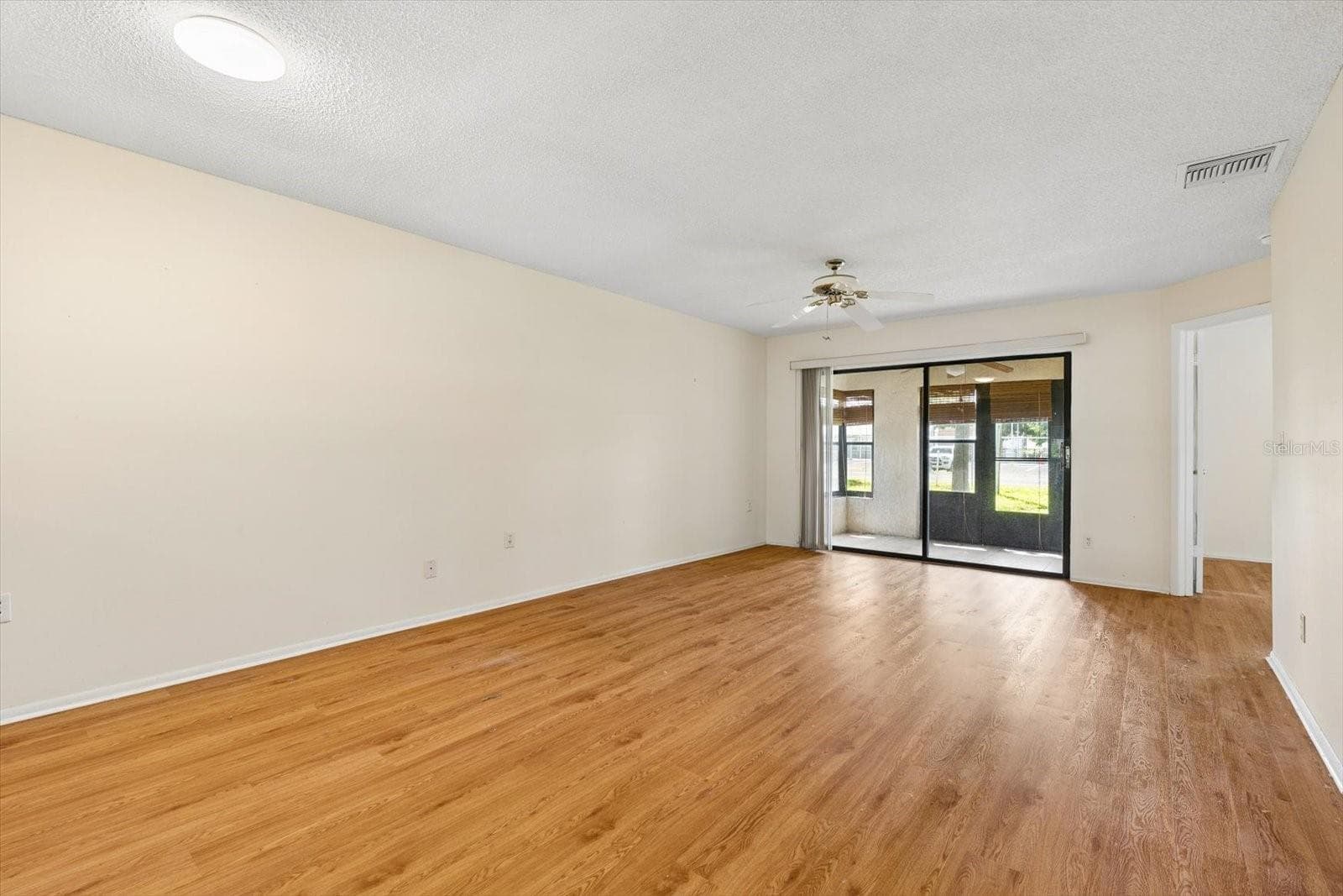 Living Room - 821 3RD AVE SW #15/7, LARGO