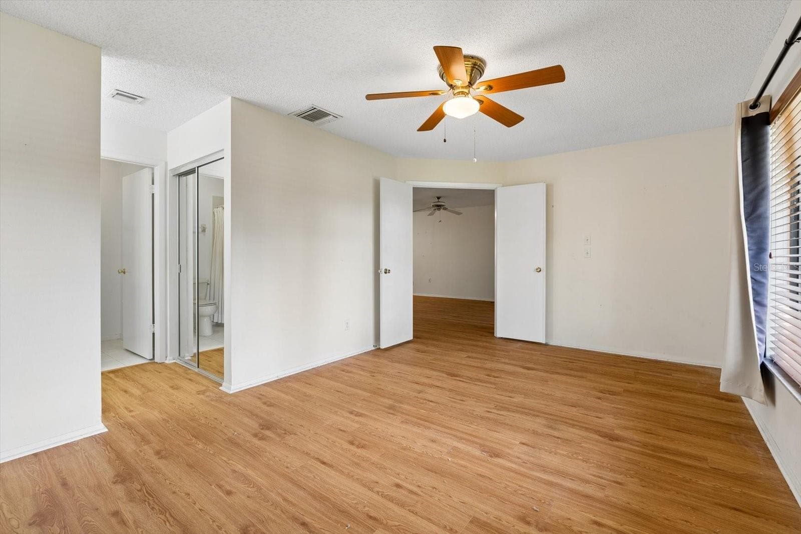 Primary Bedroom with Walk-in Closet and En-suite Bath - 821 3RD AVE SW #15/7, LARGO