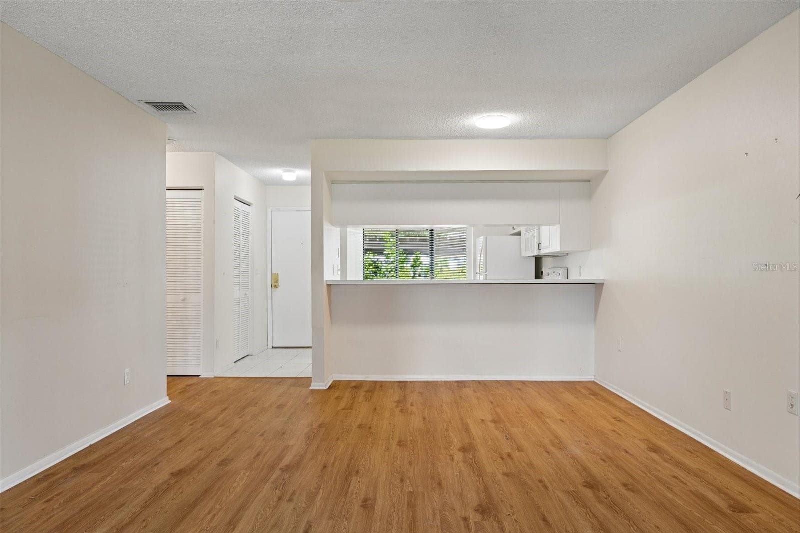 Living Room  to Kitchen - 821 3RD AVE SW #15/7, LARGO