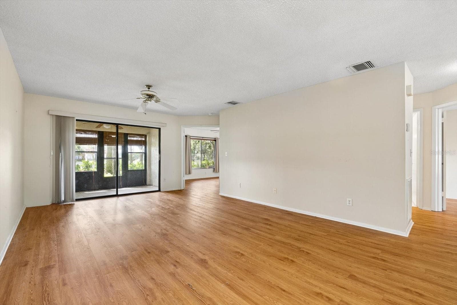 Living Room - 821 3RD AVE SW #15/7, LARGO
