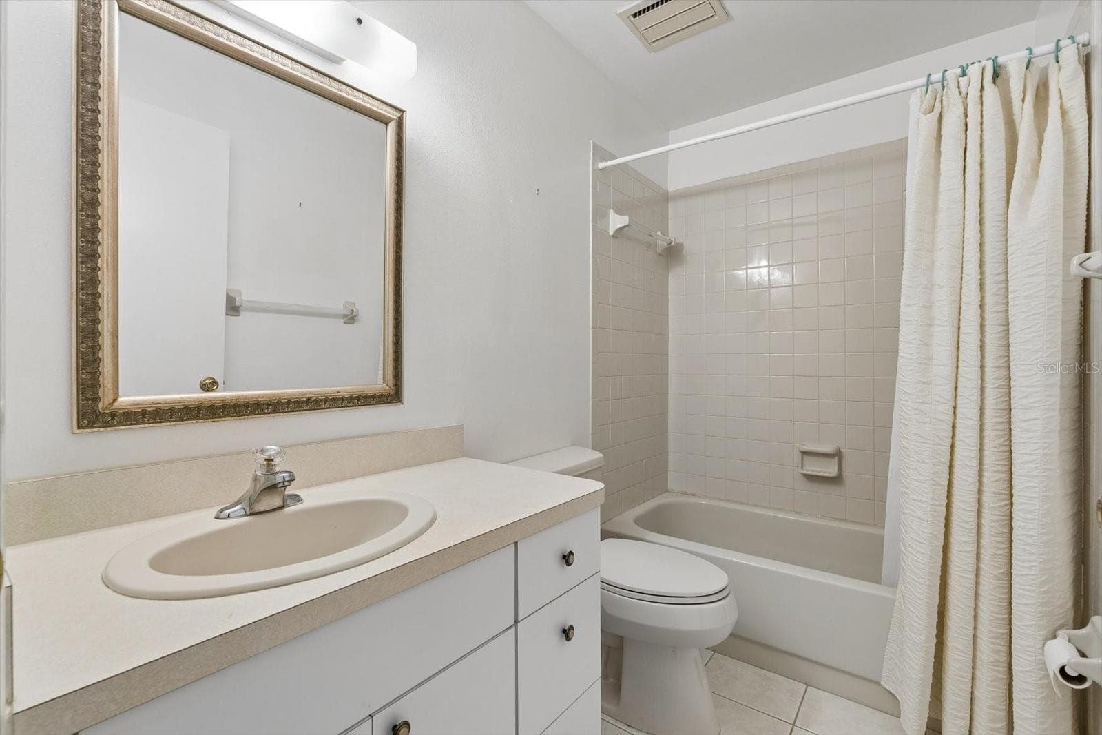Guest Bath - 821 3RD AVE SW #15/7, LARGO