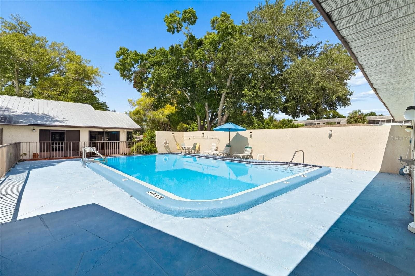 Community Pool - 821 3RD AVE SW #15/7, LARGO