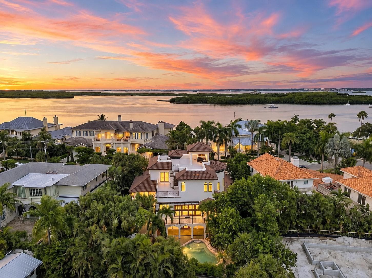 Single Family Residence at 980 BAY ESPLANADE, CLEARWATER, photo 2 of 76