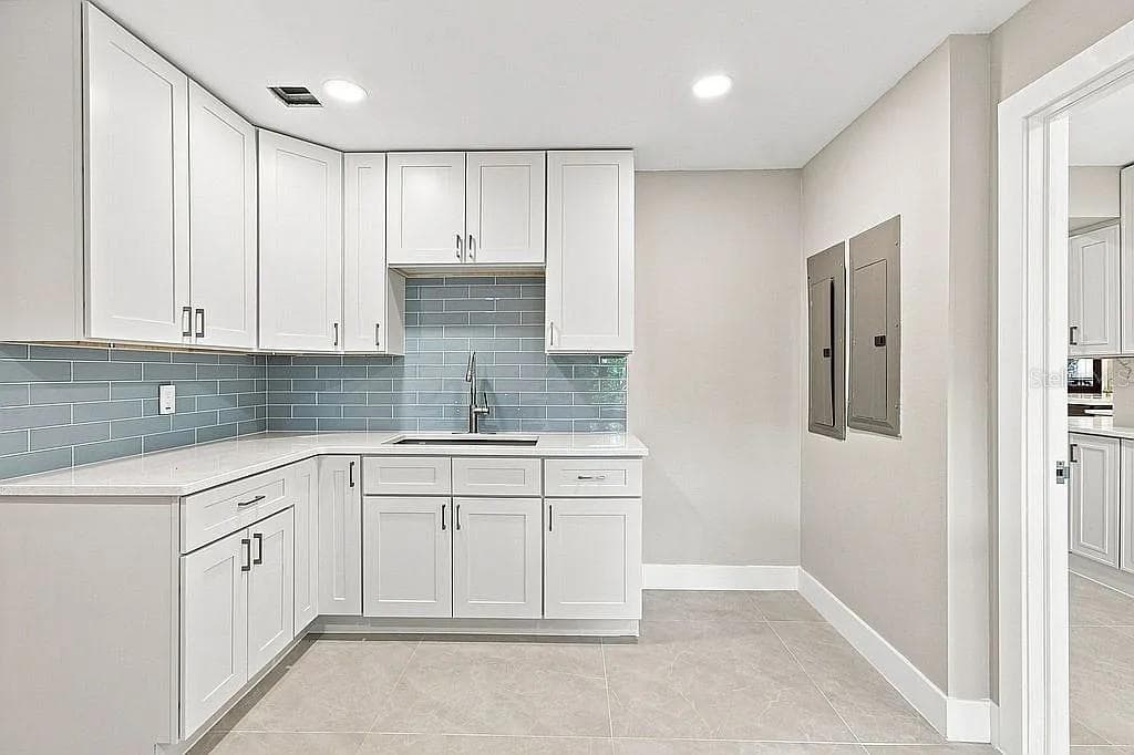 Laundry room - 980 BAY ESPLANADE, CLEARWATER
