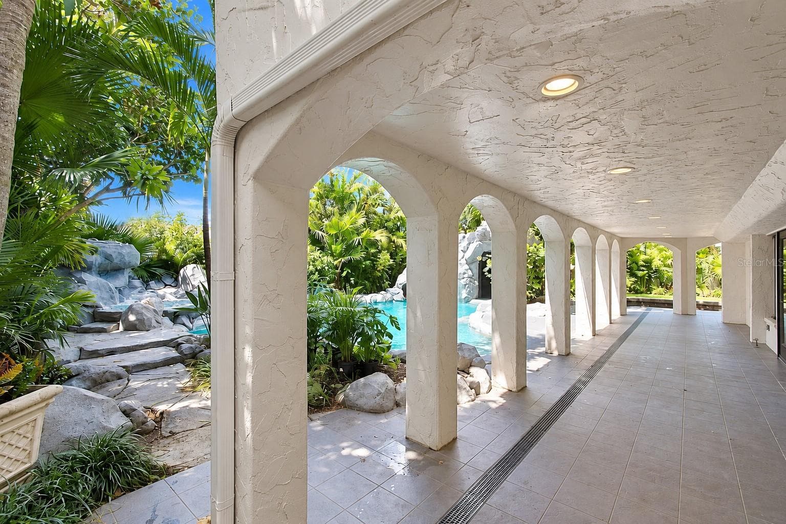 Single Family Residence at 980 BAY ESPLANADE, CLEARWATER, photo 33 of 76