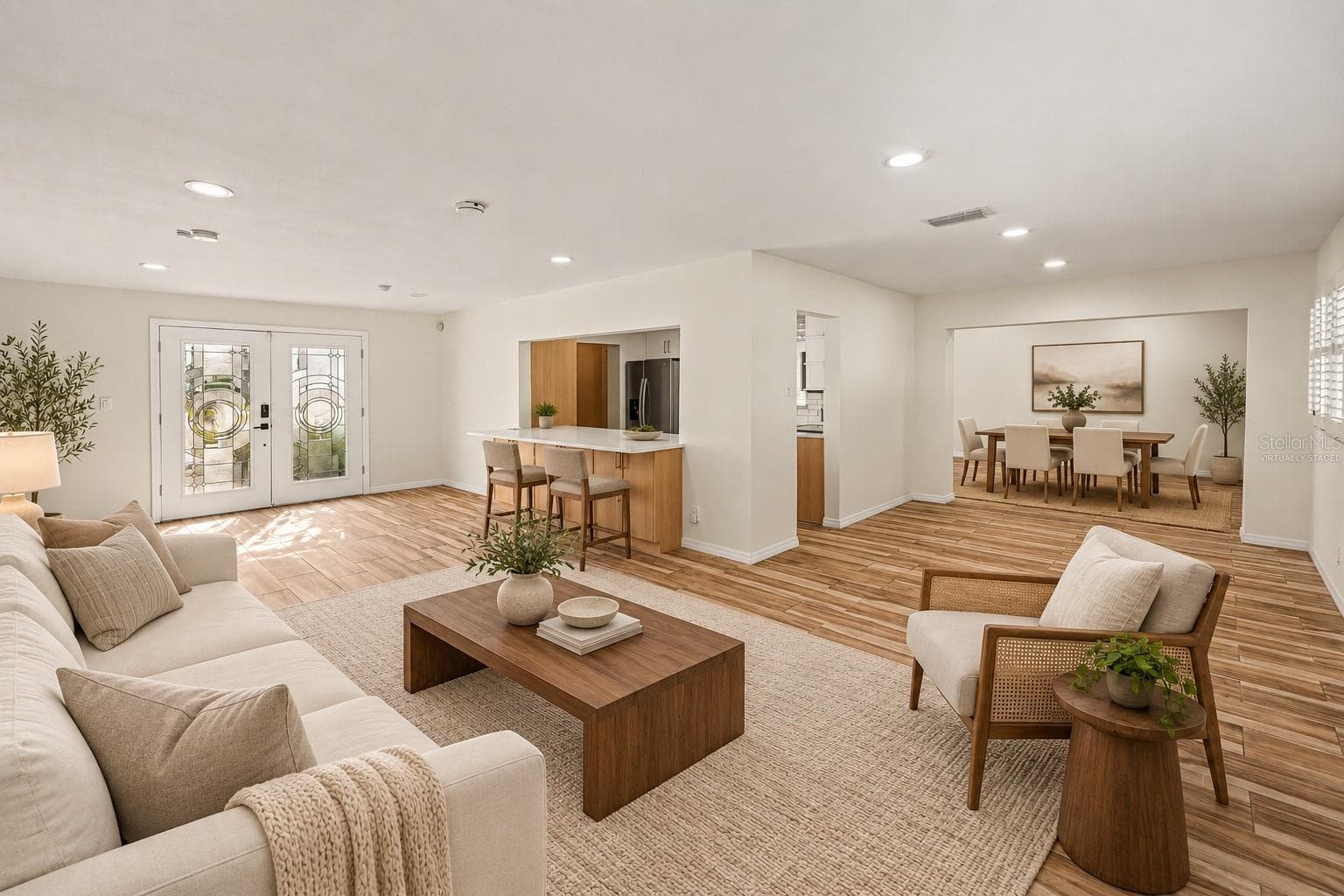 Virtually Staged - 3936 E EDEN ROC CIR #1, TAMPA