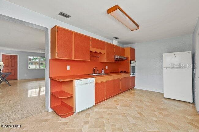 Single Family Residence at 1002 THUNDERBIRD DR, DAYTONA BEACH, photo 6 of 18
