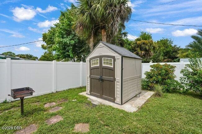 Single Family Residence at 1002 THUNDERBIRD DR, DAYTONA BEACH, photo 16 of 18