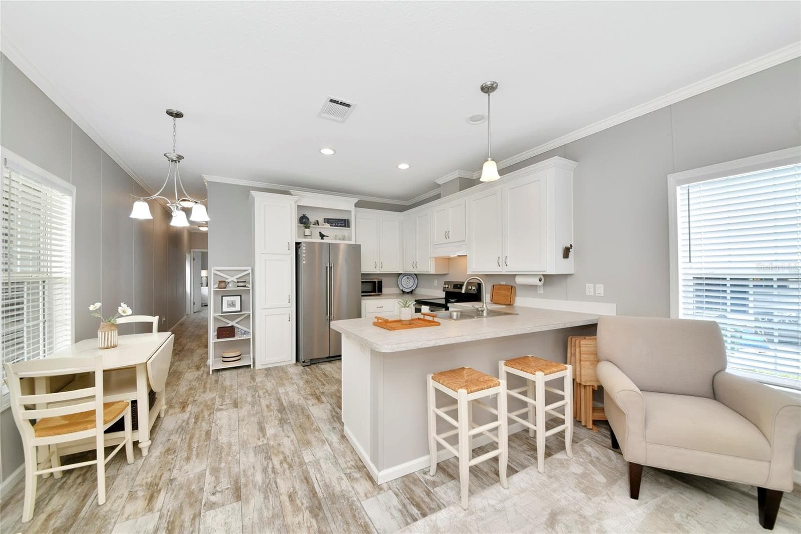Great kitchen, perfect for coking and entertaining - 6843 HIKINA DR, NORTH PORT