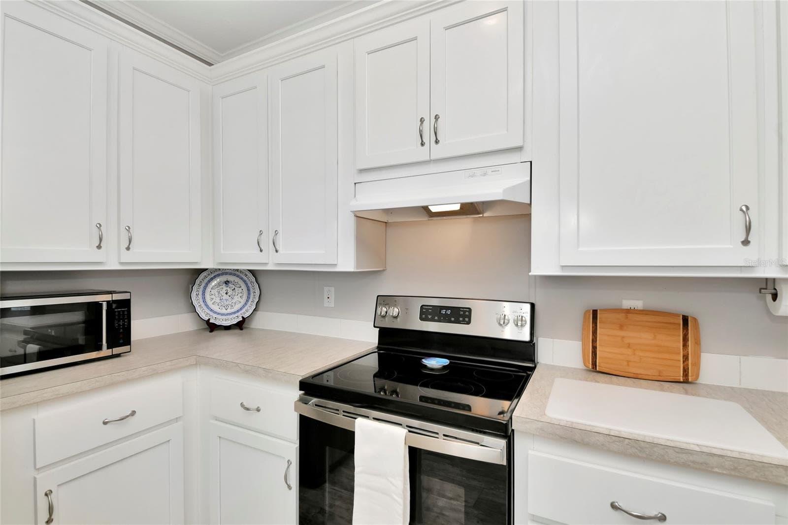 Manufactured Home at 6843 HIKINA DR, NORTH PORT, photo 12 of 47