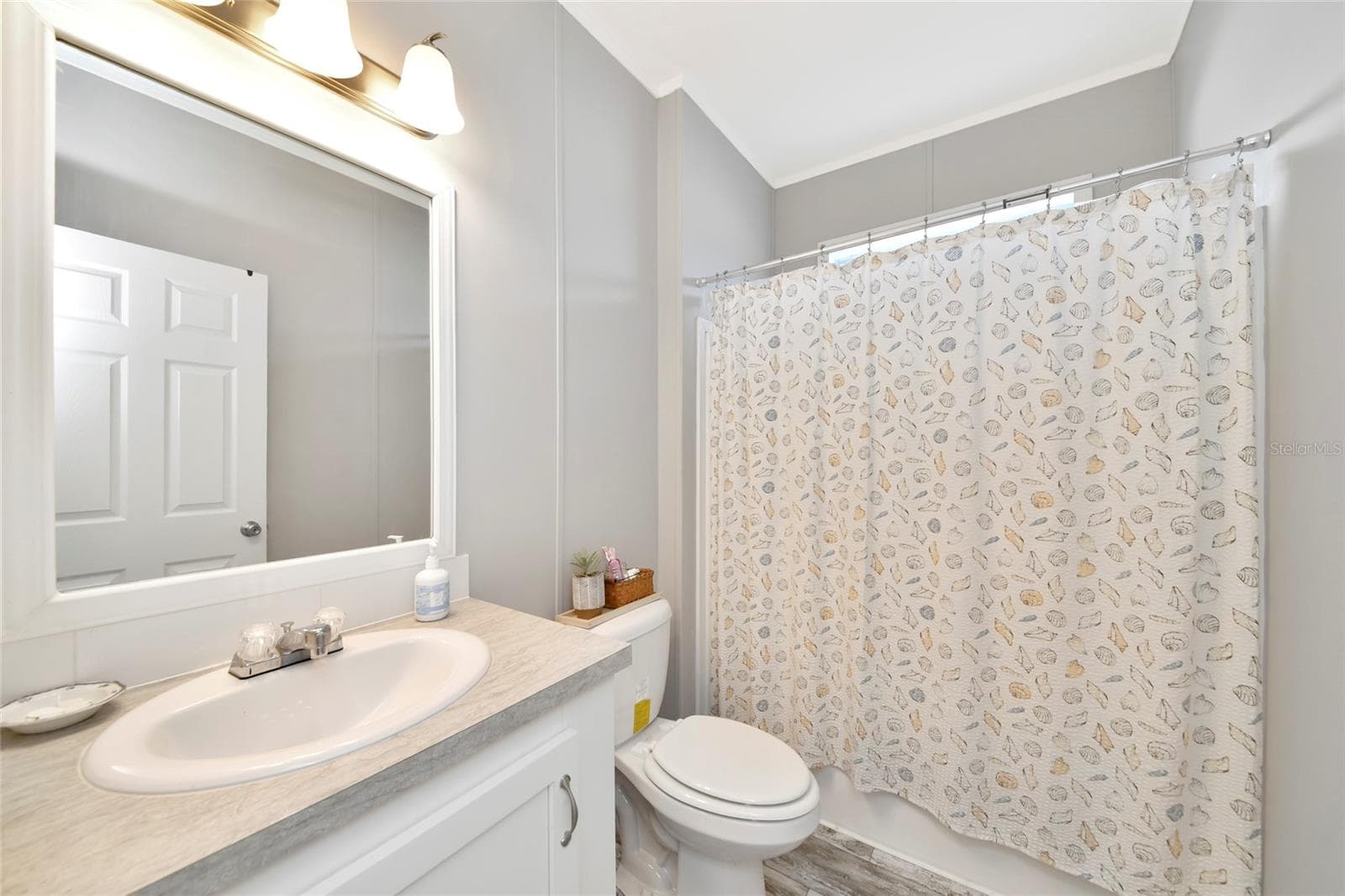 Bathroom #2 with Tub and shower - 6843 HIKINA DR, NORTH PORT