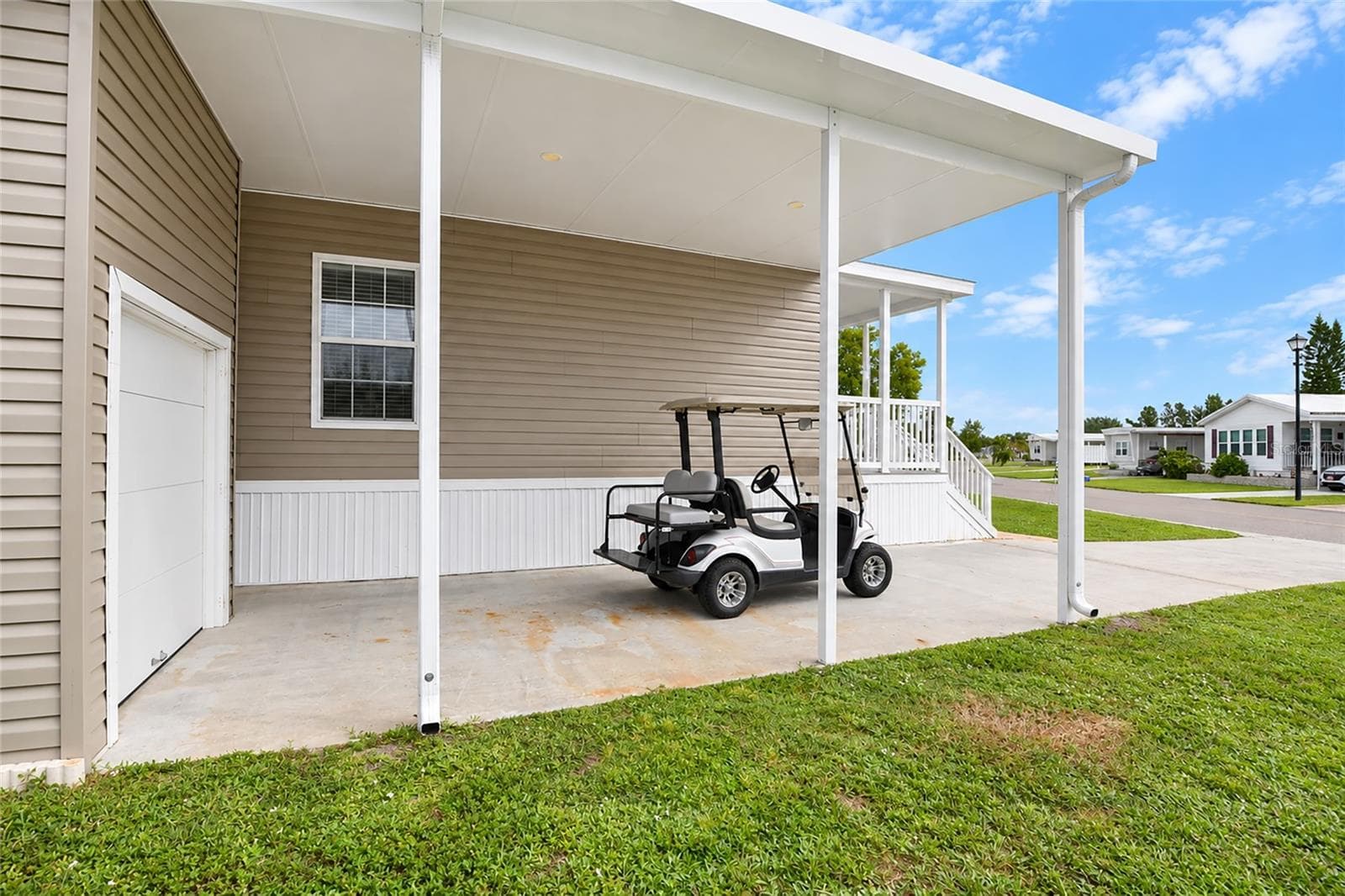 Manufactured Home at 6843 HIKINA DR, NORTH PORT, photo 31 of 47