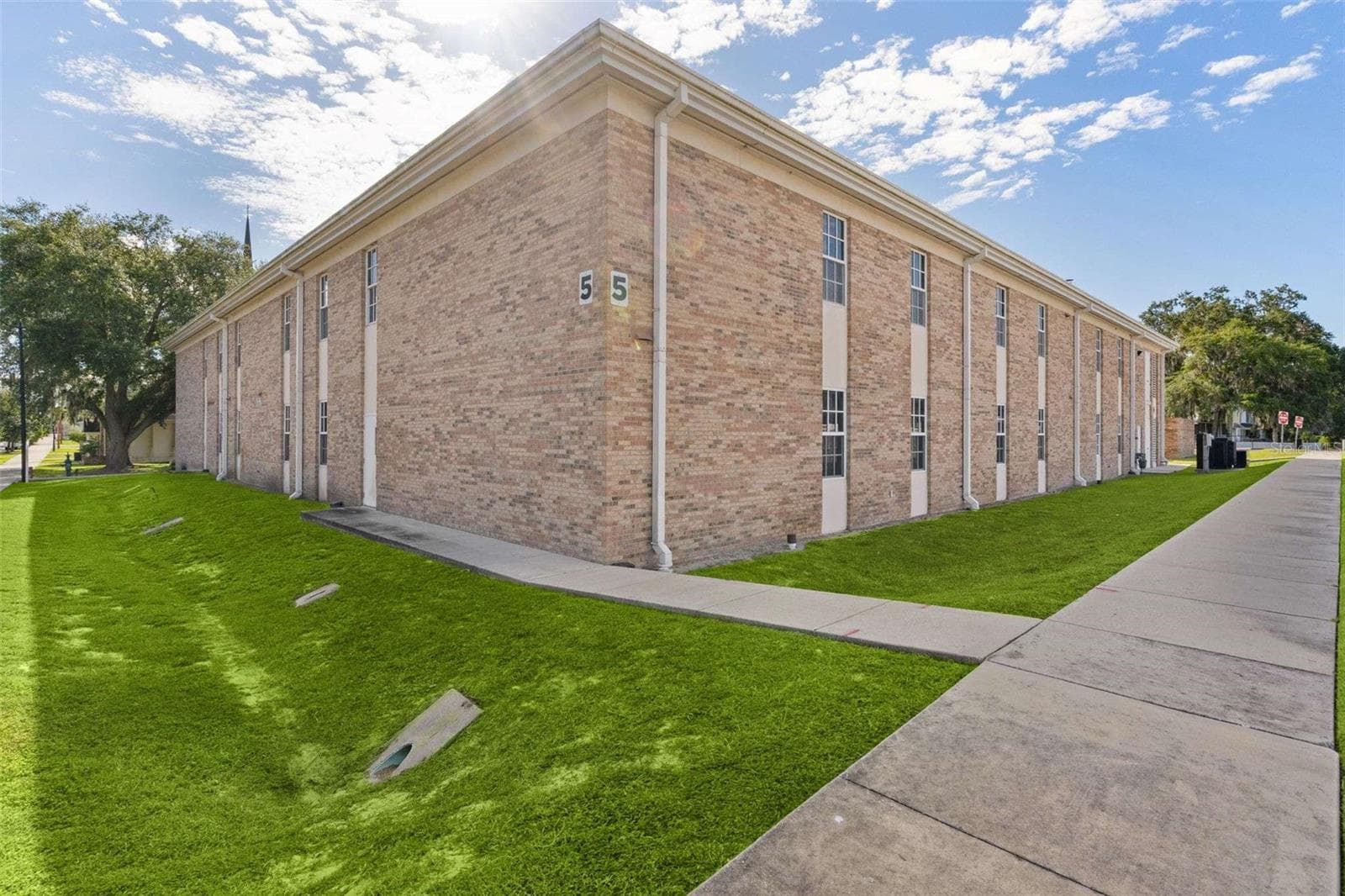 1019 W MAIN ST