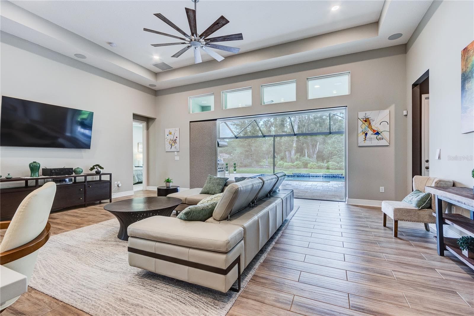 Extend your entertaining space on screened lanai - 13303 TRAILING MOSS DR, DADE CITY