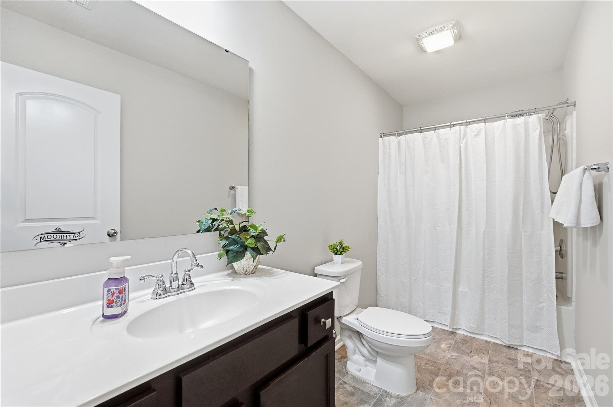 Full Bathroom - 206 Amberly Circle, Pageland