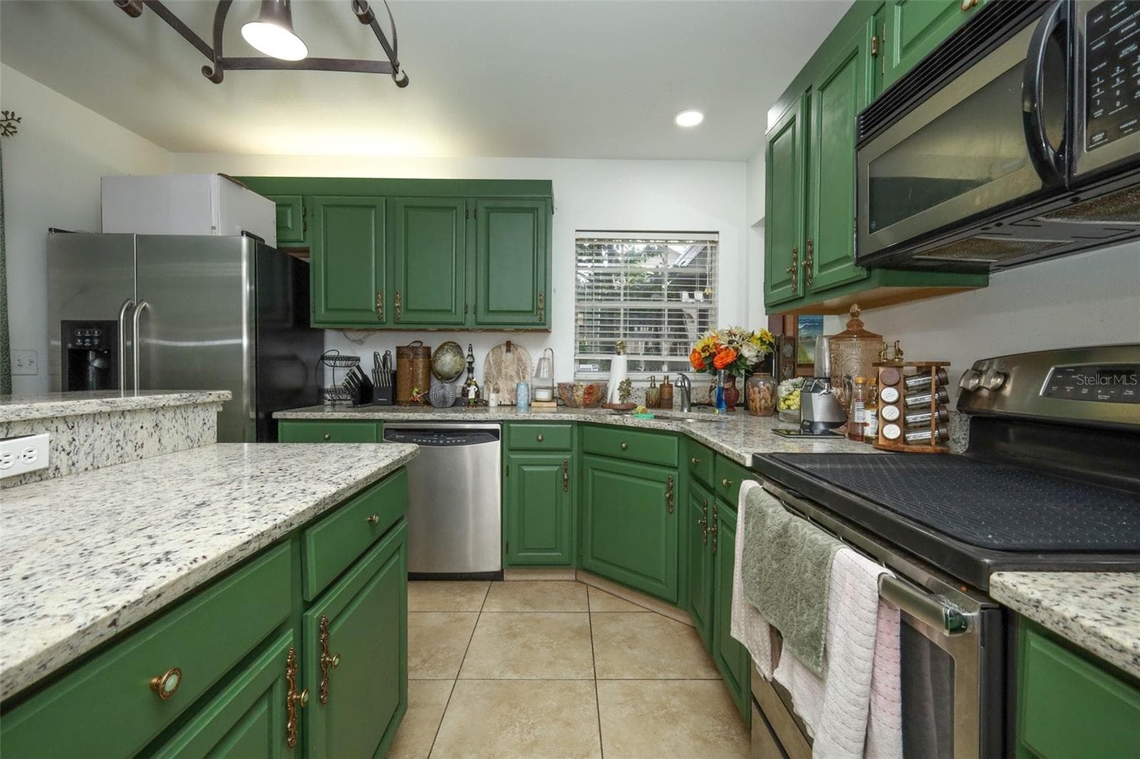 kitchen - 1000 PIEDMONT OAKS DR, APOPKA